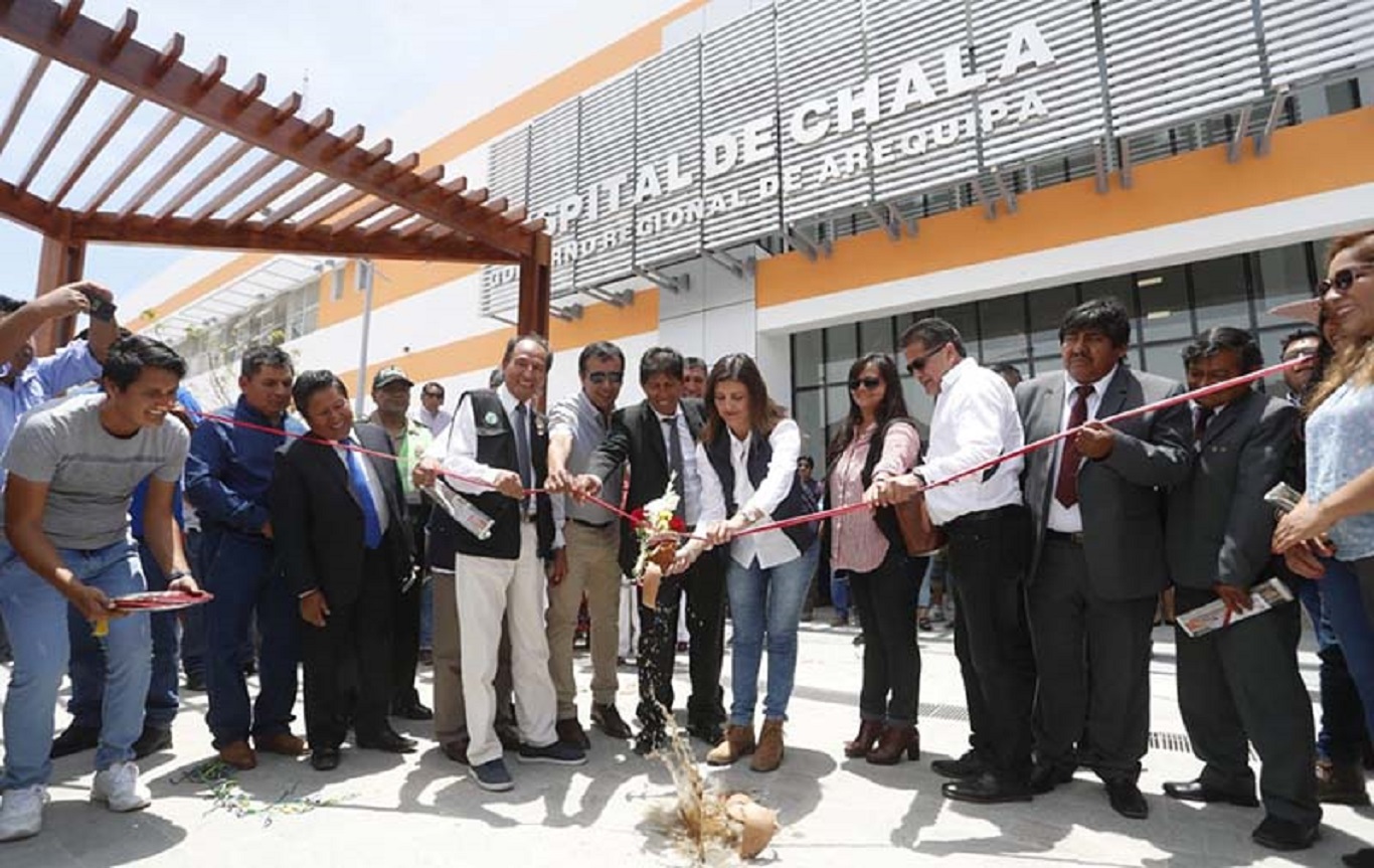 A MEDIAS. La entonces gobernadora Yamila Osorio presidió un acto simbólico para recibir dos de los hospitales el último mes de su mandato. Pero estos no se encontraban operativos.
