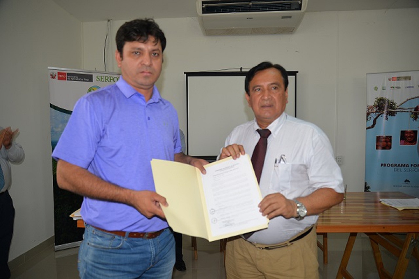 RETORNO. En enero del 2019, Marcial Pezo Armas (izq.) volvió a ser nombrado director forestal de Ucayali. La designación estuvo avalada por el gobernador Francisco Pezo Torres (der.).