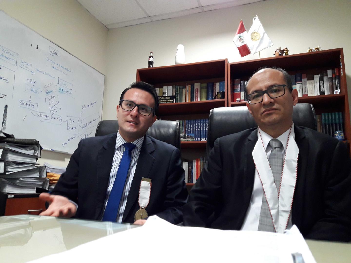 ACUSADORES. Los fiscales anticorrupción Elvis Suarez (derecha) y Eiser Jimenez (izquierda) estuvieron a cargo de la investigación y acusación contra el clan Orellana y altos exdirigentes de los Registros Públicos.