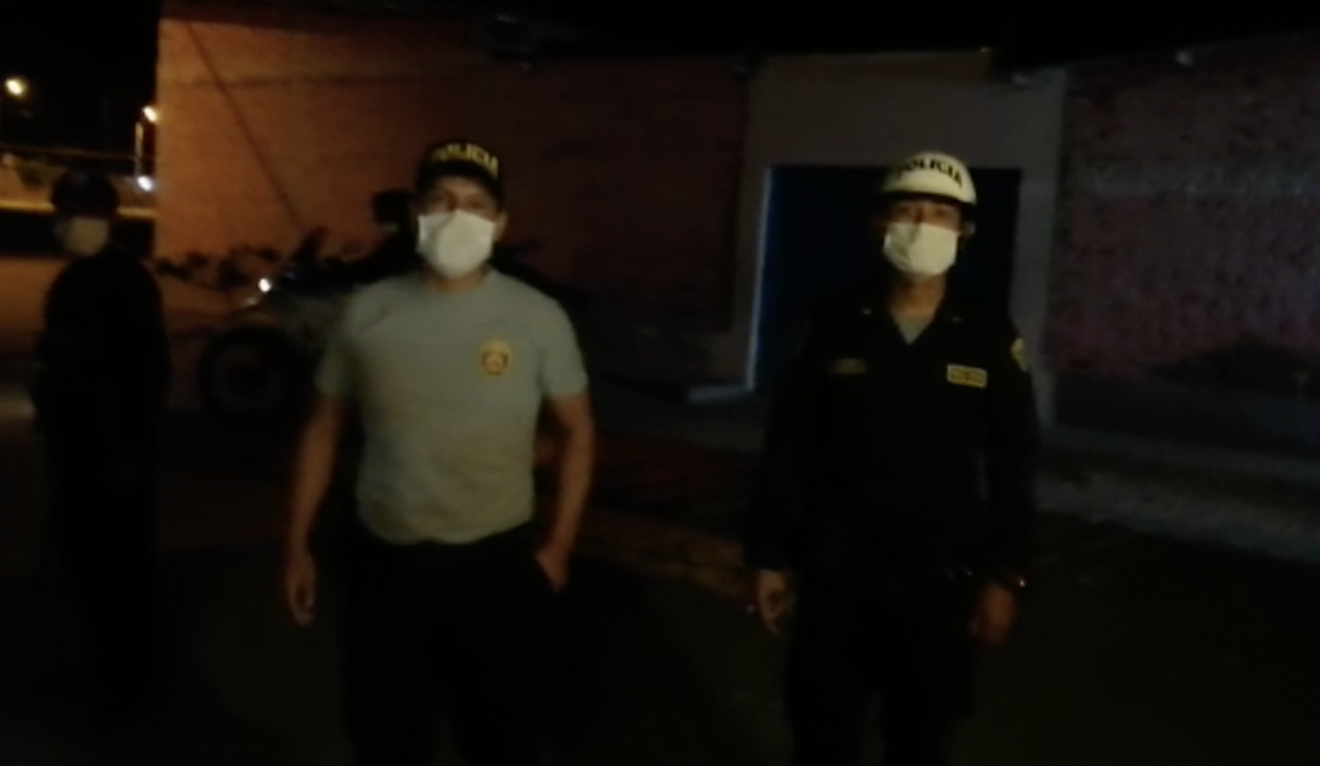 ABUSO. Miembro de la Policía de Piura y del serenazgo local participó en la detención del periodista Ralph Zapata.