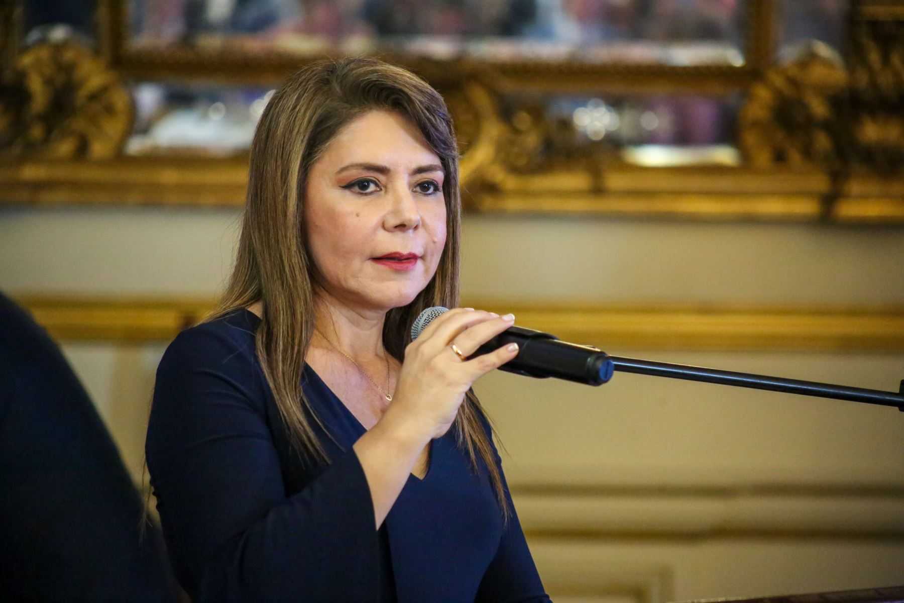 Elizabeth Hinostroza, ministra de Salud