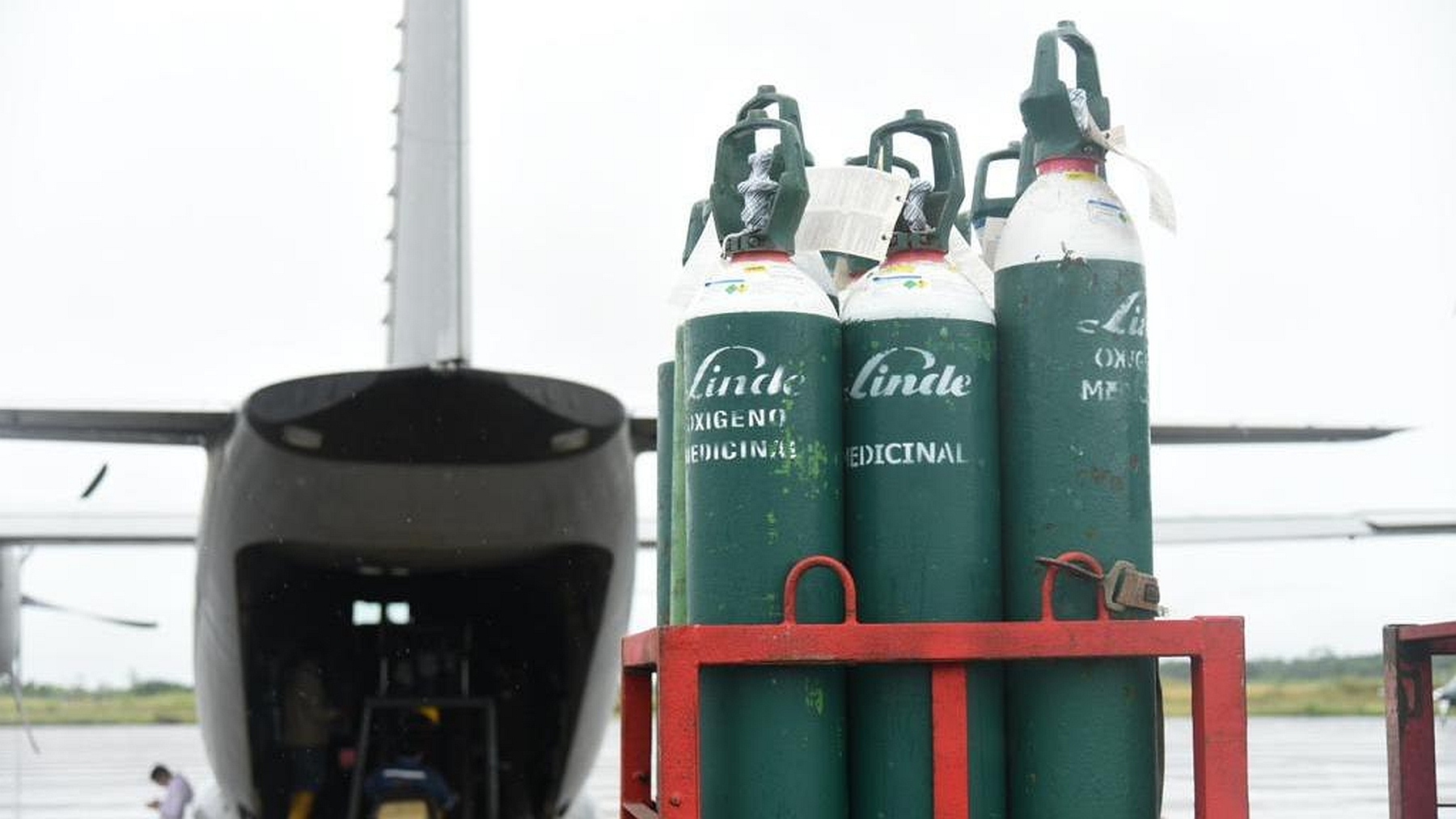 PANDEMIC: A Peruvian Armed Forces plane transported oxygen cylinders from Linde to Iquitos early in May. 