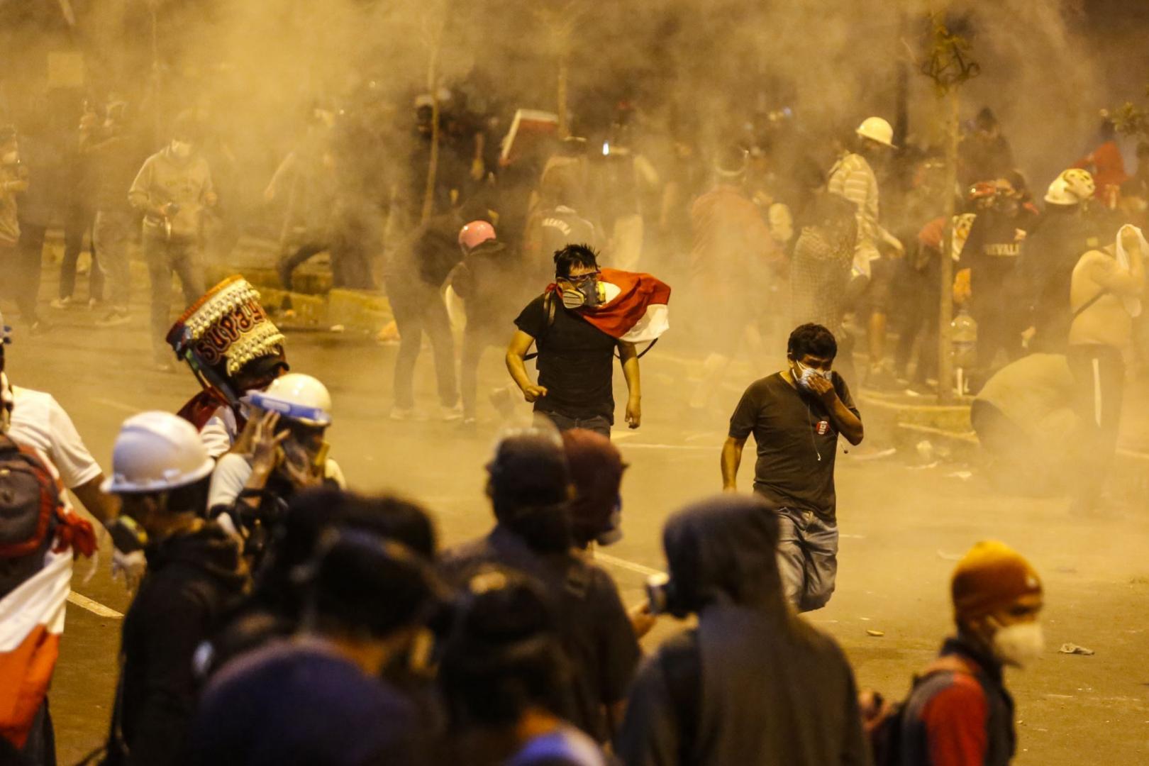 REPRESIÓN: Dos jóvenes fallecidos dejaron las protestas contra el régimen de Manuel Merino.