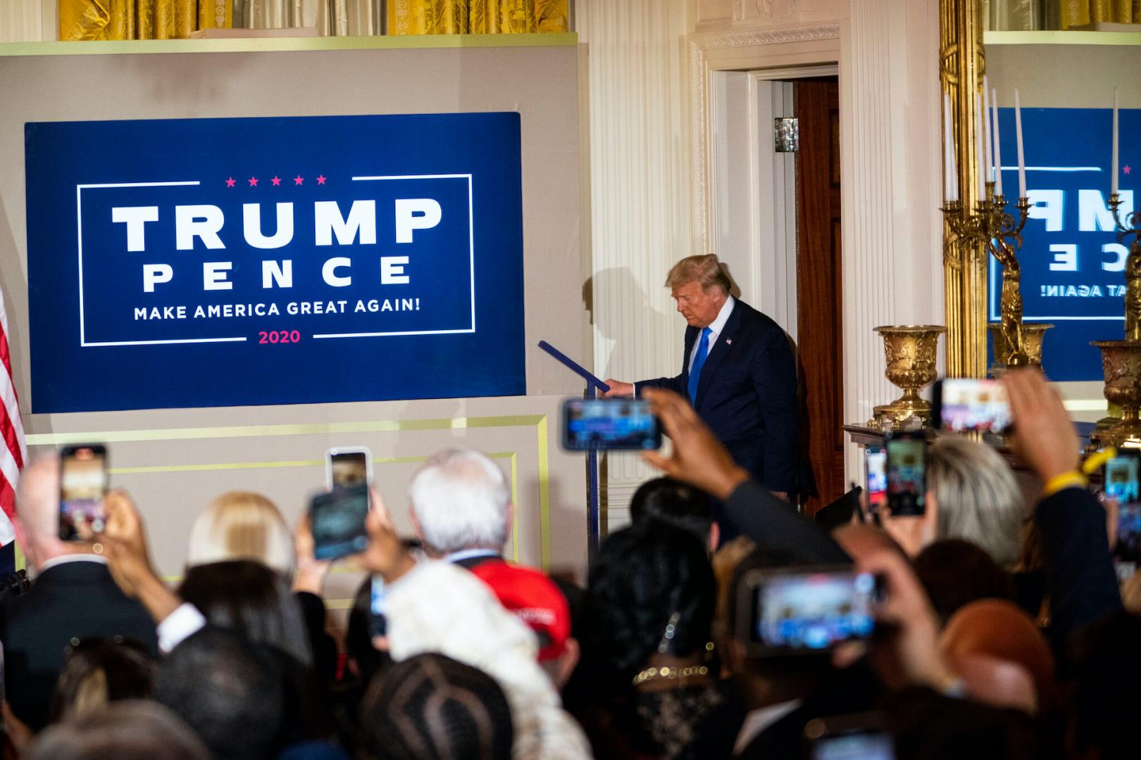 DERROTA. En la madrugada del 4 de noviembre, Trump habló de fraude electoral sin aportar prueba alguna.