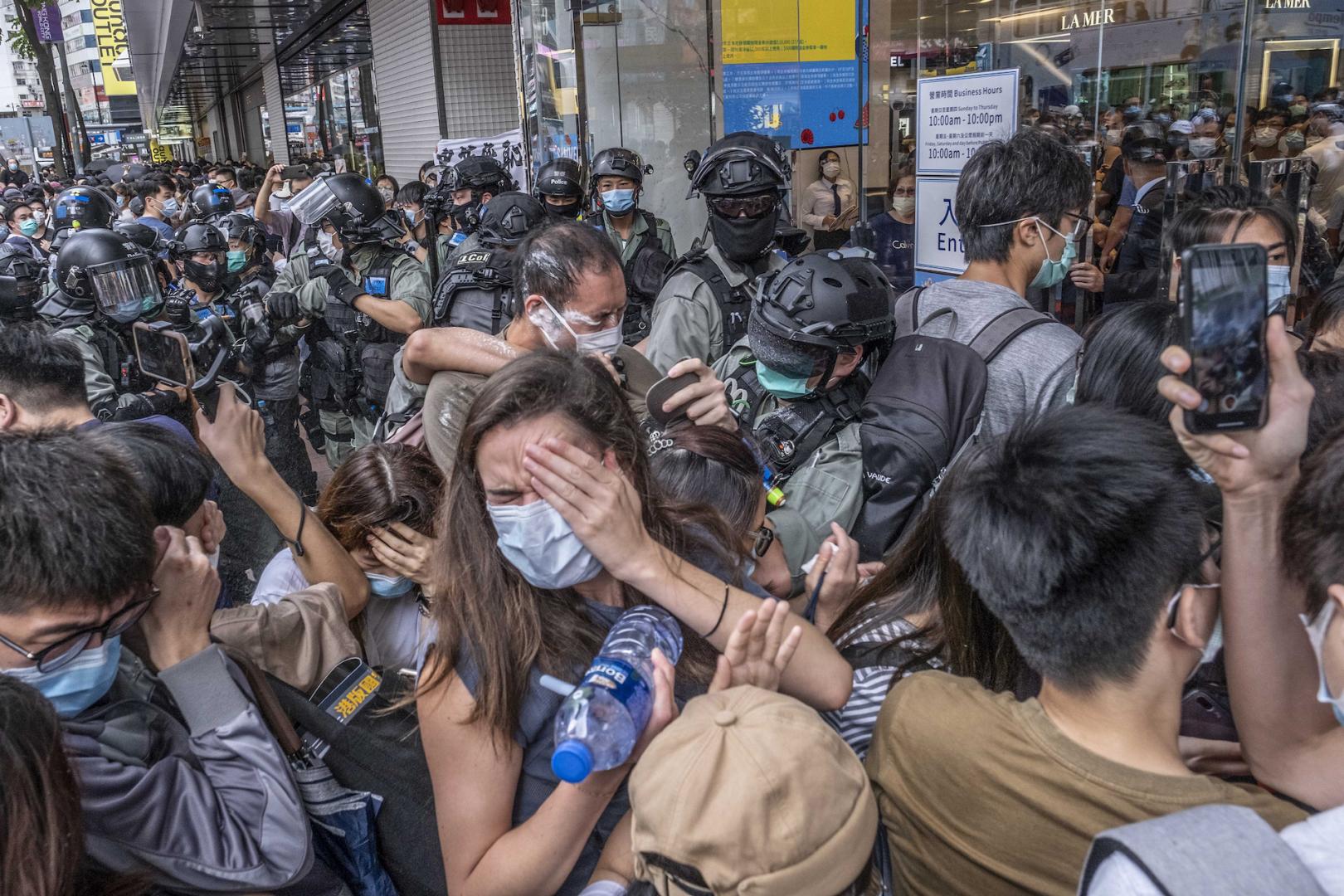 PRESIÓN. Protestas ciudadanas en Hong Kong, en julio de este año, contra la injerencia china.