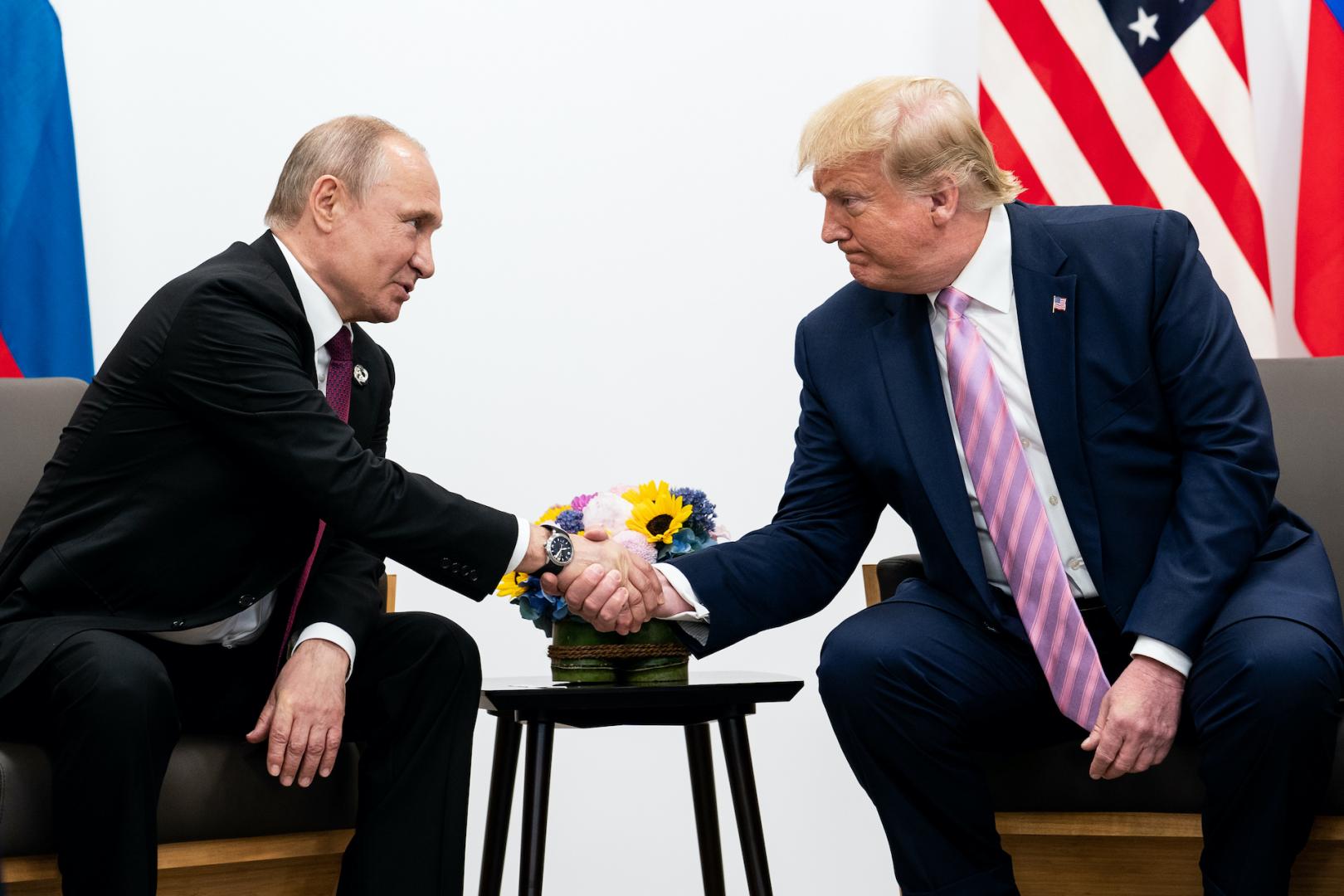 EE.UU. Y RUSIA. Trump y Putin durante una reunión del G-20 en Japón en 2019.