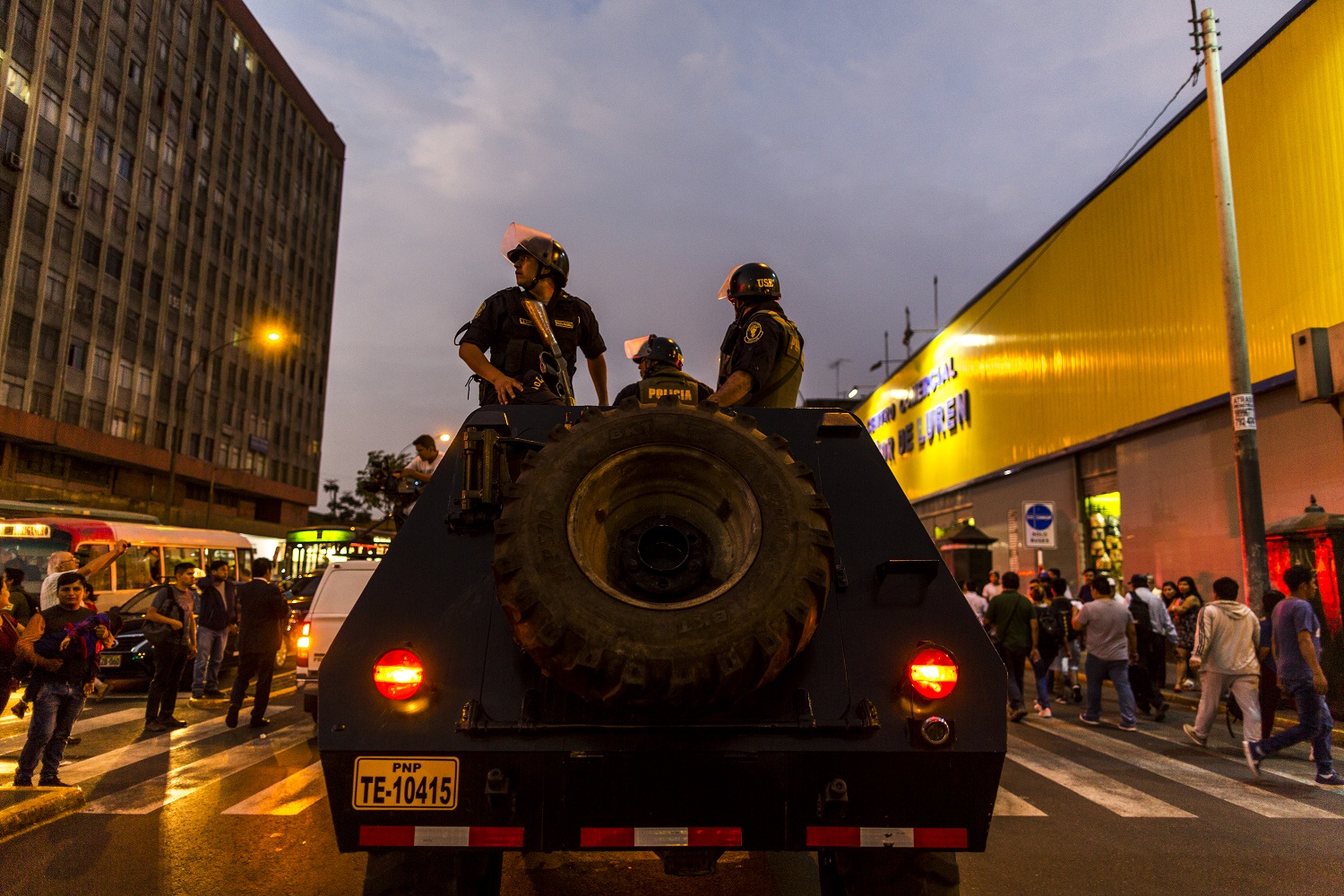 CONTENCIÓN. La Coordinadora Nacional de Derechos Humanos y la Defensoría del Pueblo han advertido sobre el uso excesivo de la fuerza por la Policía en las protestas.