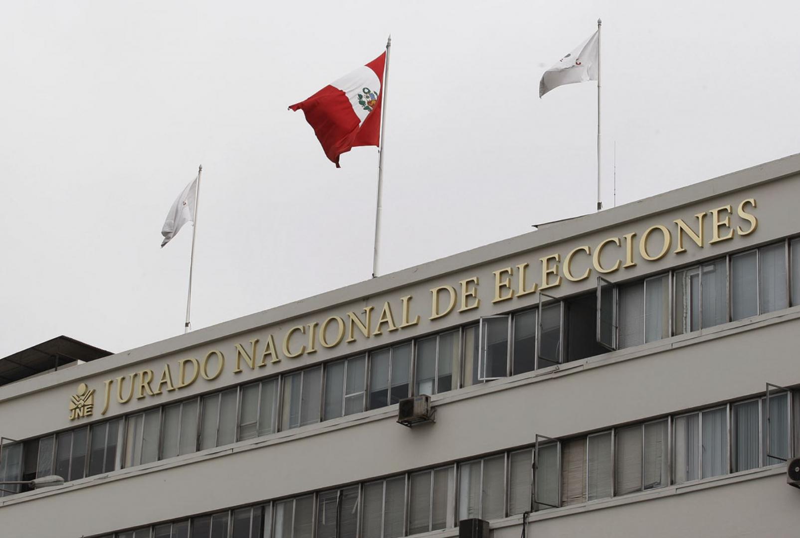 DECISIÓN. Los órganos del Jurado Nacional de Elecciones tienen la responsabilidad de admitir e inscribir las listas de candidatos a la Presidencia.