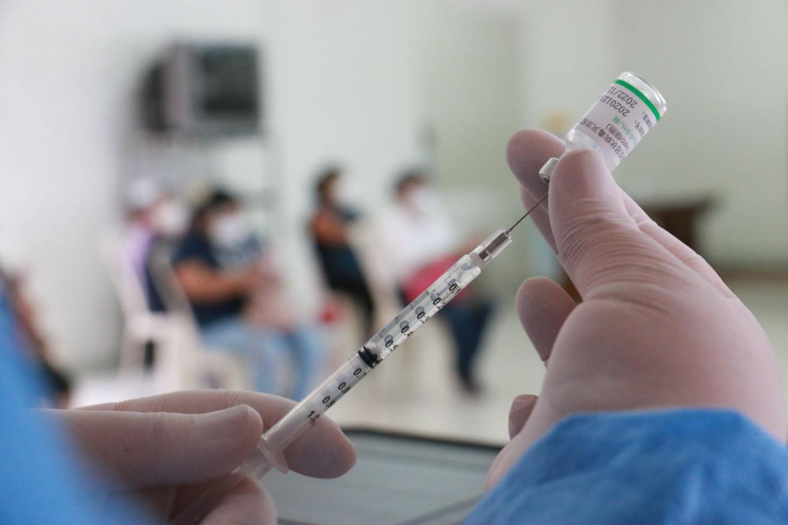 MANTENER PROTOCOLOS. Una persona vacunada todavía podría desarrollar una infección, pero esta será eliminada con rapidez del cuerpo antes de convertirse en Covid-19, pero esa persona aún podría transmitir.