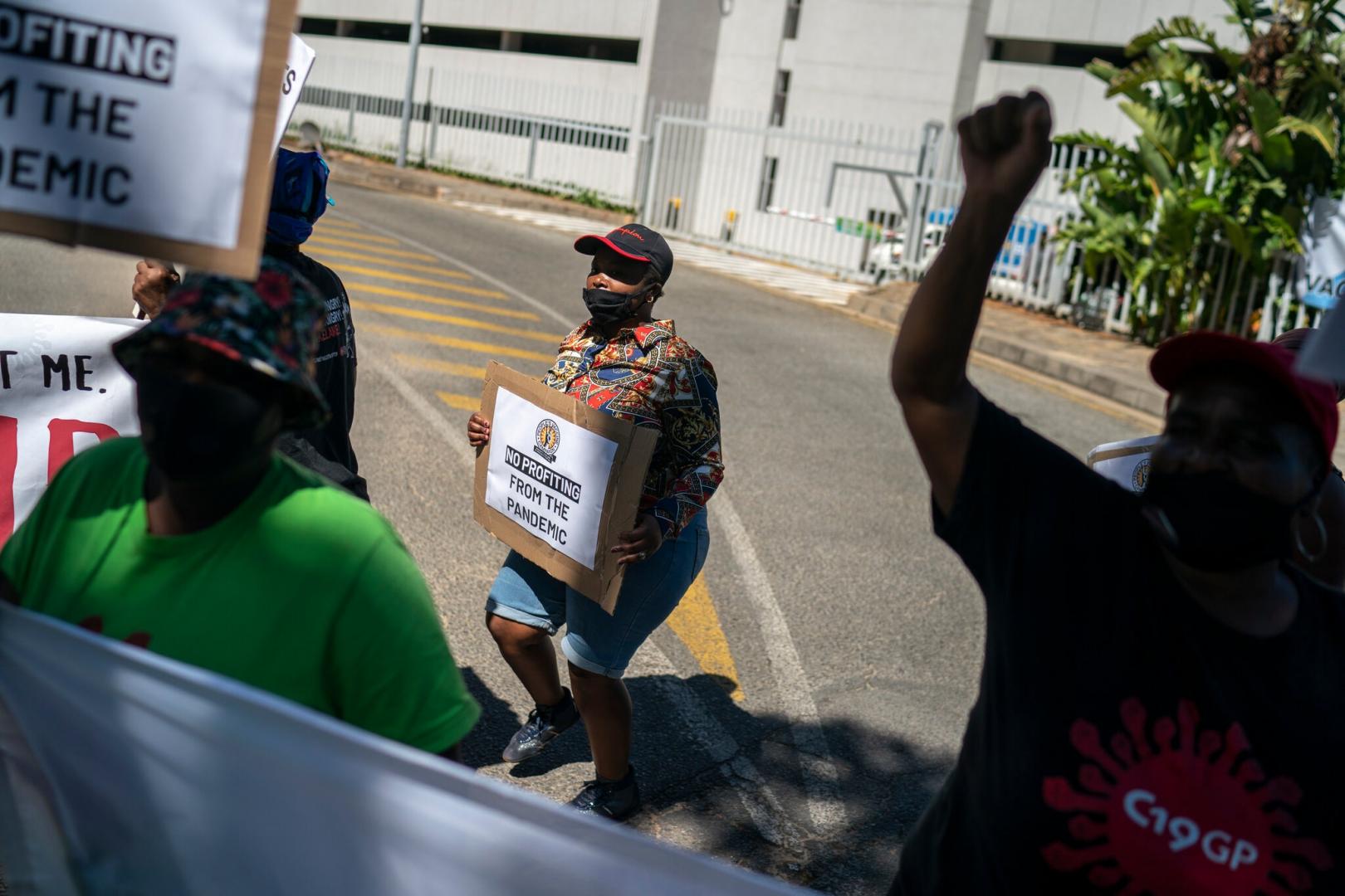 SUDÁFRICA. Una protesta en Johannesburgo exigiendo que se suspendan las reglas de patentes para las vacunas contra la Covid-19.