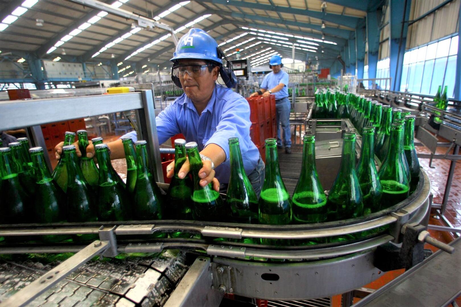 NOCIVOS. Las bebidas alcohólicas y azucaradas son algunos de los productos a los que se les aplica el Impuesto Selectivo al Consumos (ISC).