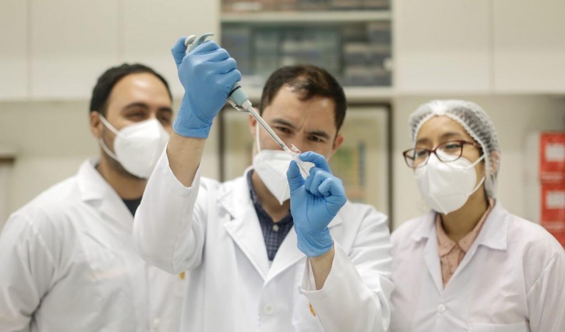 VALIDACIÓN. El investigador indica que se debe profundizar los estudios de la variante C.37 para determinar su peligrosidad.