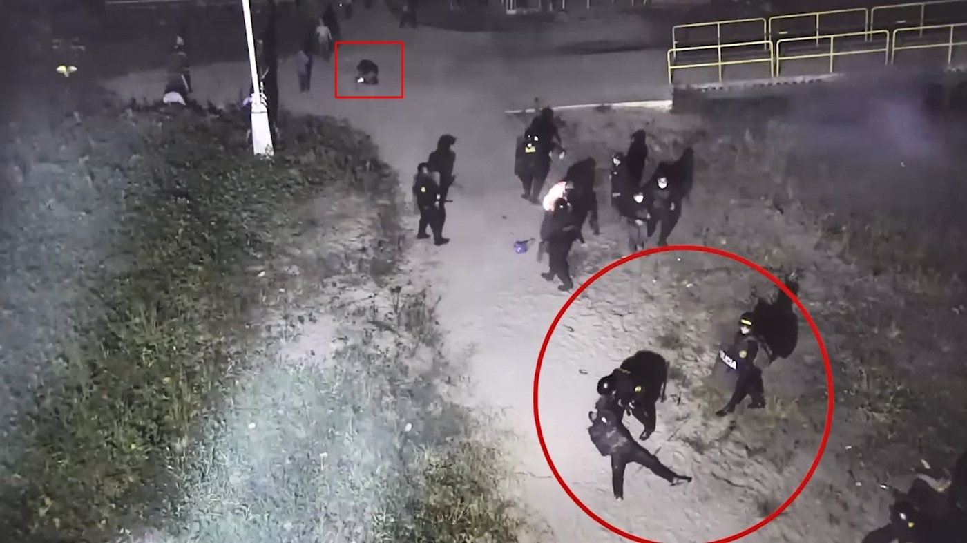 REPRESIÓN. El video de las cámaras de seguridad de la petrolera muestra cómo la policía usó sus armas frente a la protesta indígena. 
