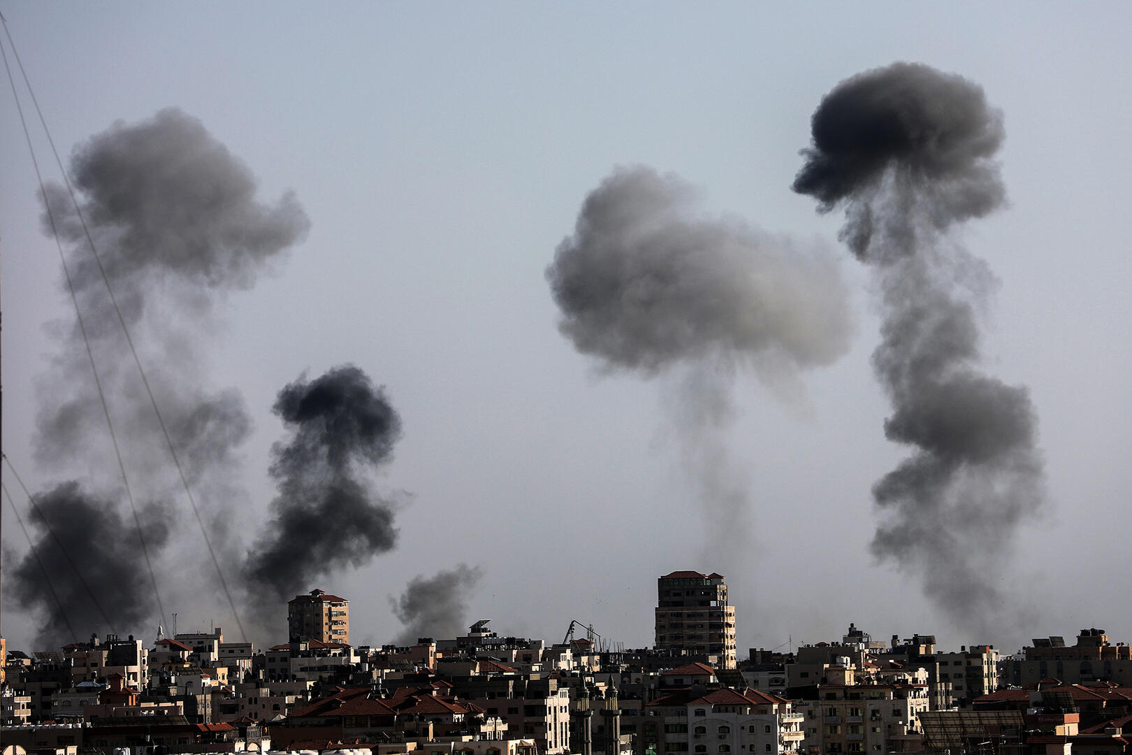 AL ALBA. A las 6 a.m. empezó la última etapa del bombardeo de las fuerzas israelíes contra la ciudad de Gaza.