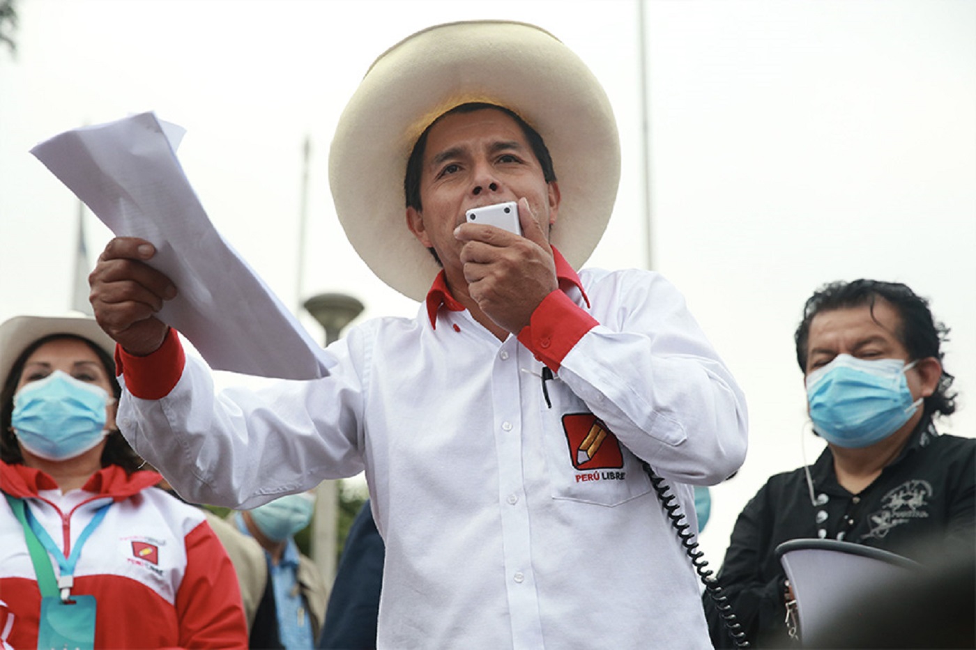 CAMPAÑA. El candidato Pedro Castillo presentó a parte de su equipo técnico y difundió un documento con medidas urgentes para los 100 primeros días de un eventual gobierno.