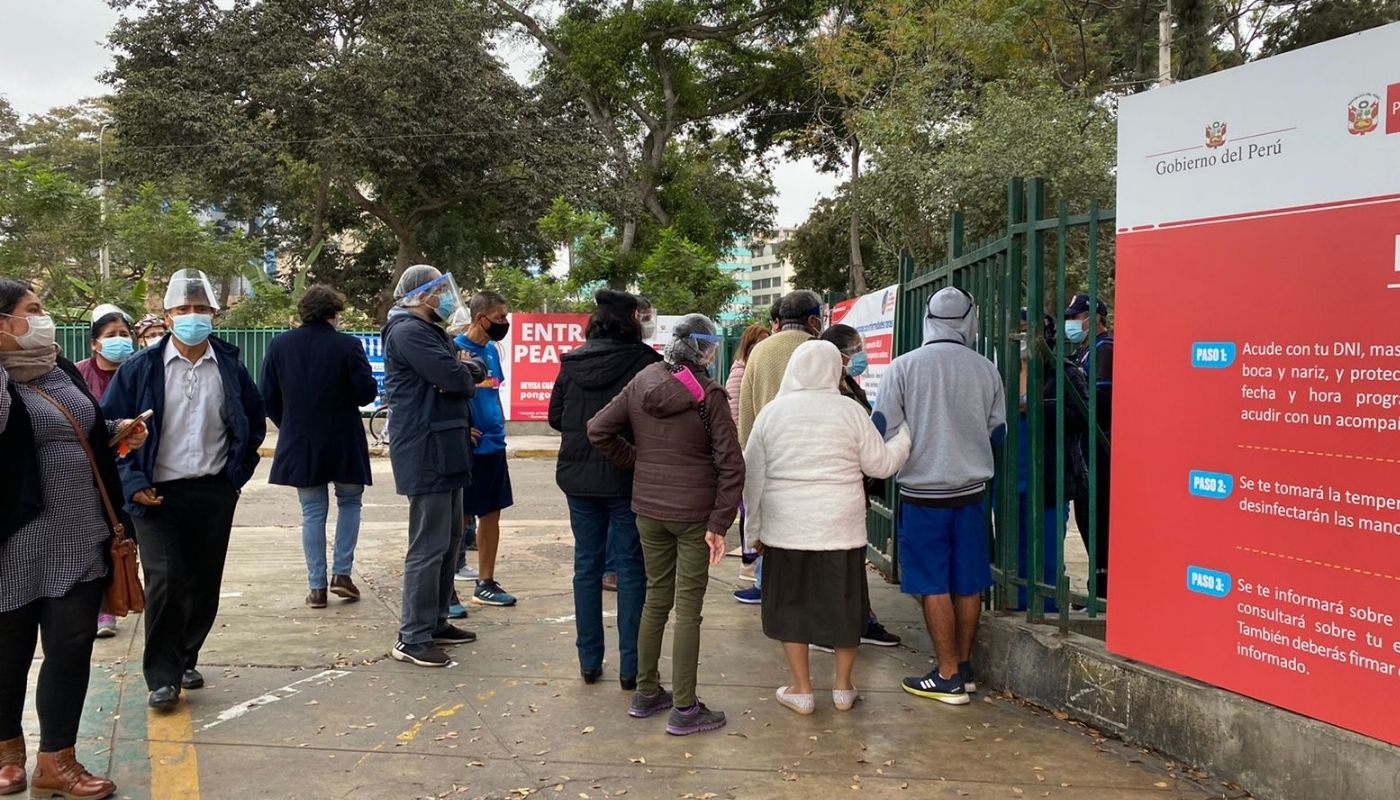 REPROGRAMACIONES. La vacunación de las personas que llegaron luego de las dos de la tarde al Campo de Marte se pospuso para el domingo 13 de junio. 