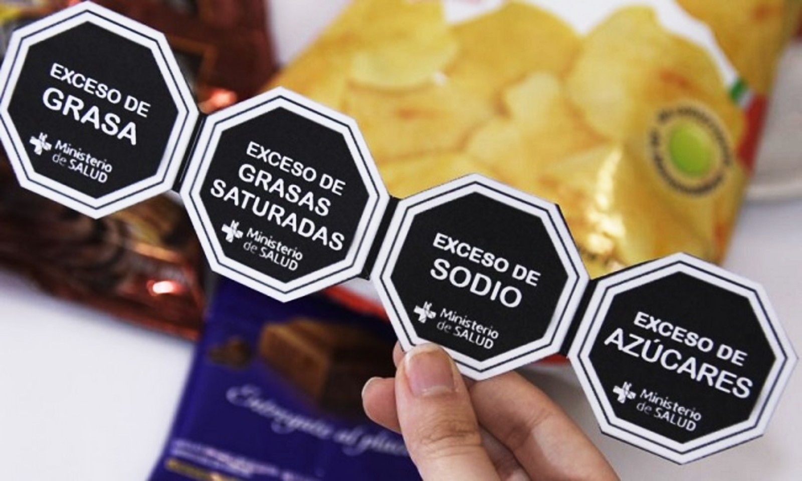 PRÓRROGA. El Gobierno ha concedido dos extensiones de plazo para el uso de stickers en octógonos. Gremios empresariales solicitan una tercera.