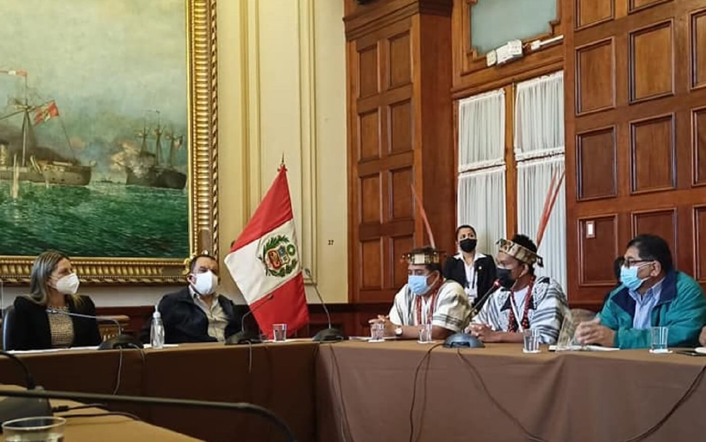 REUNIÓN. Los líderes indígenas de Junín solicitaron apoyo al Congreso para defender sus territorios de actividades ilegales.