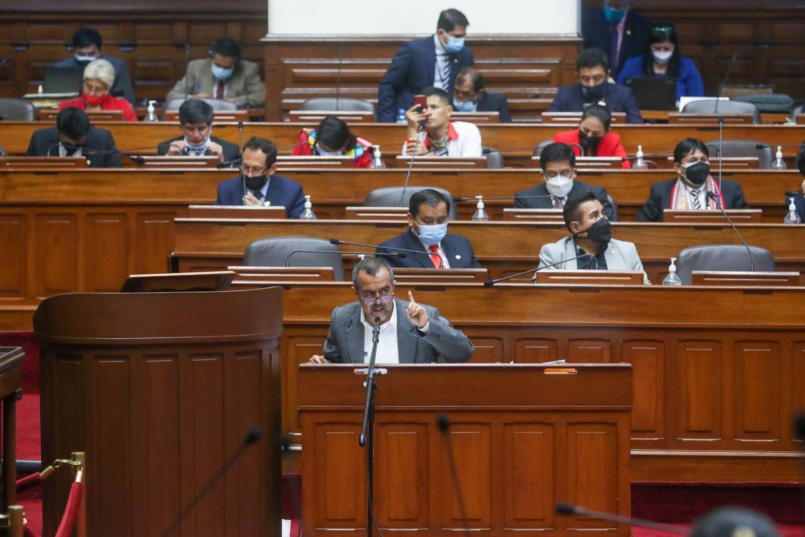 PLENO. Sesión de interpelación al ministro Iber Maraví.