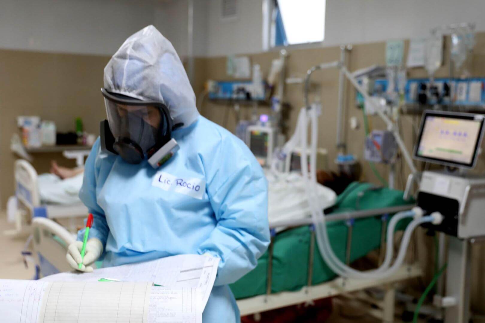 ALERTA. Especialistas consideran que, de producirse un incremento en las hospitalizaciones, los servicios de salud volverían a saturarse.