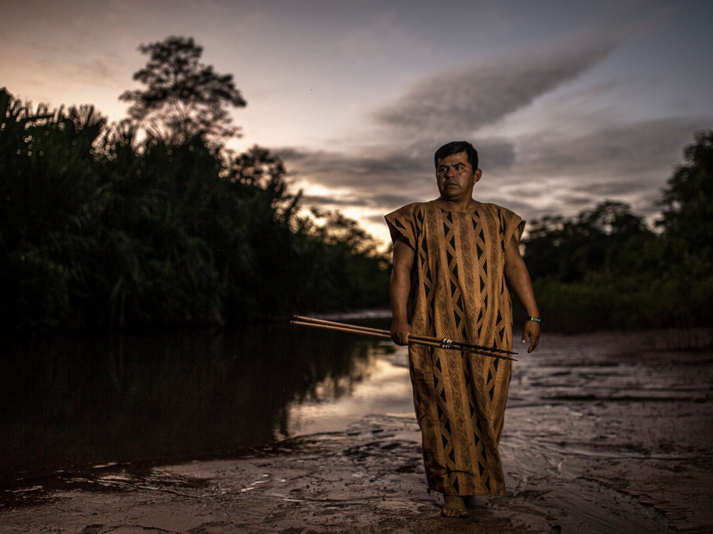RESISTENCIA. Los pueblos indígenas de la Amazonía se organizan en guardias para cuidar su territorio de las actividades ilegales.