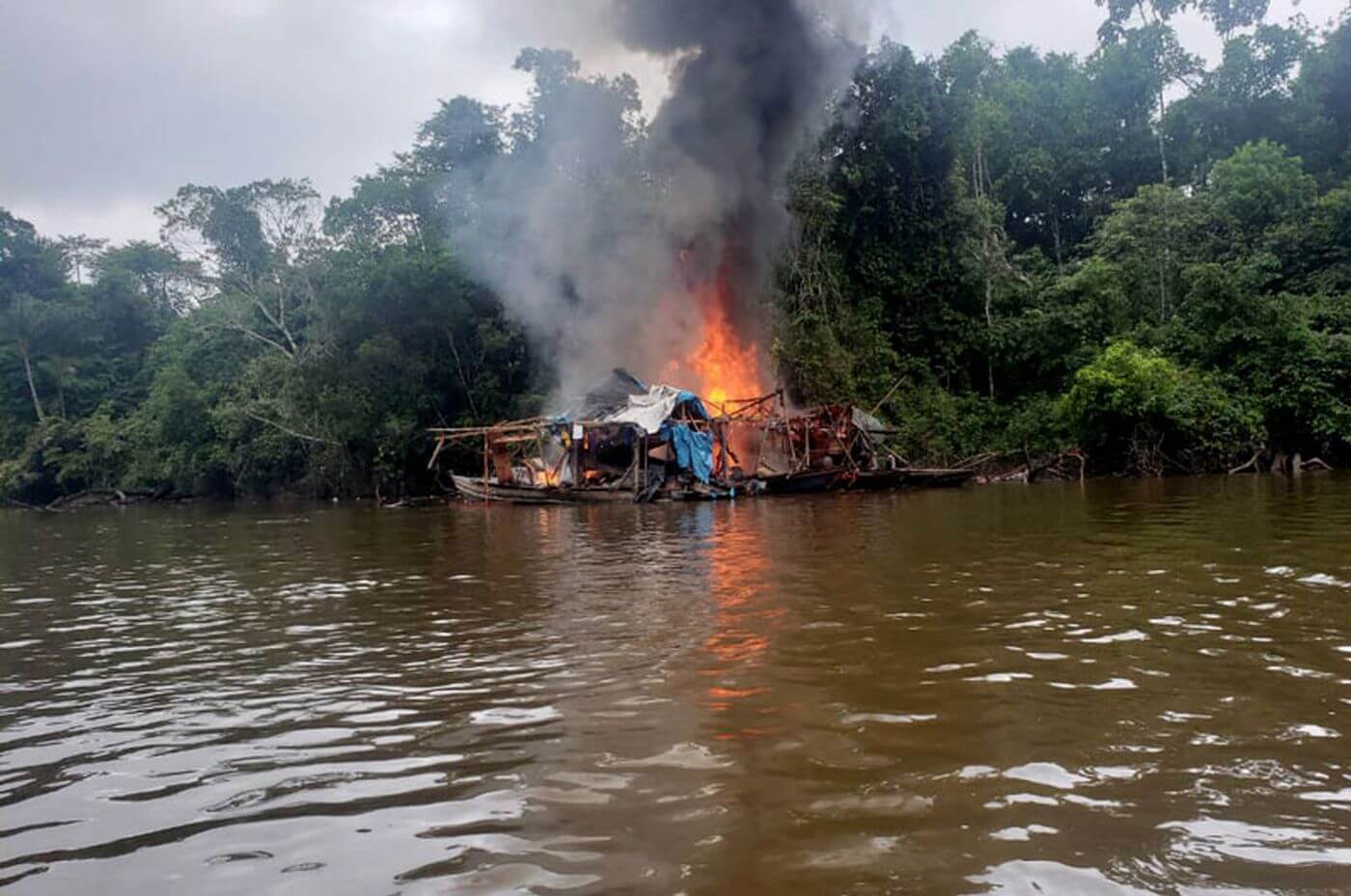 INTERVENCIÓN. La FEMA de Maynas ha destruido 48 dragas desde octubre del año pasado en el río Nanay. 