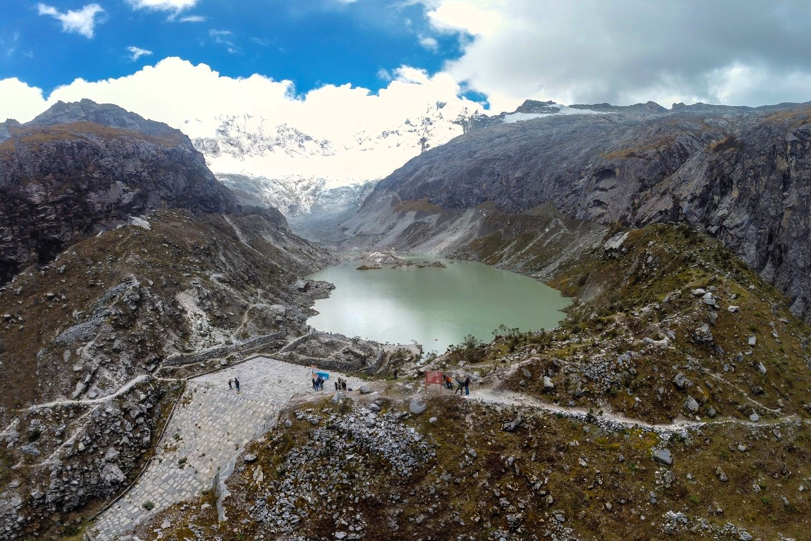 ALERTA. Quebrada Llaca, en el Parque Nacional Huascarán, un sector sin actividad minera, a diferencia de otras zonas de esta área natural donde avanza la extracción ilegal de minerales.