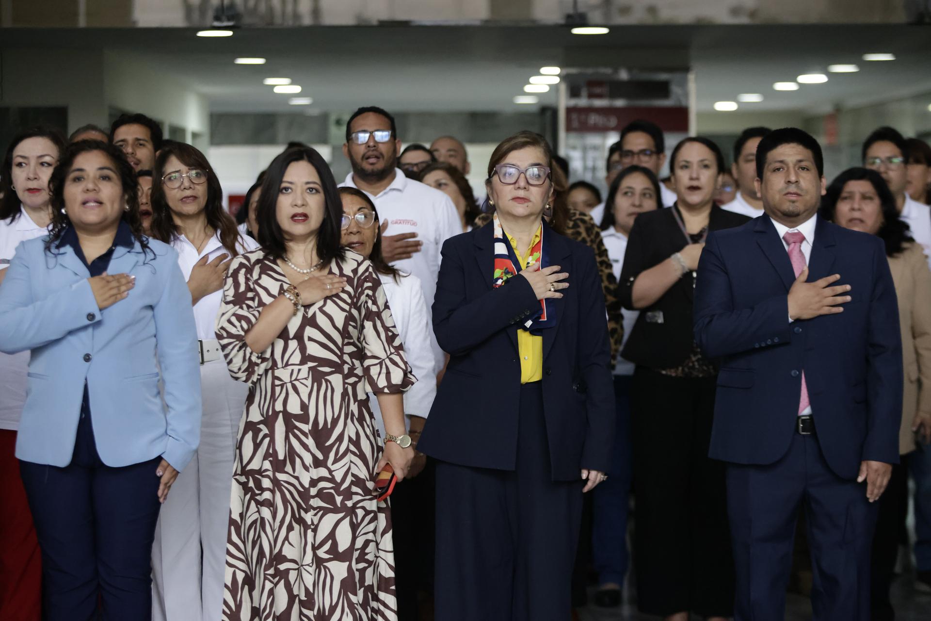 PERSONAJES. Al centro, viceministra Erika Valdivieso y ministra María Seminario en una actividad de la nueva gestión del Ministerio de la Mujer y Poblaciones Vulnerables.