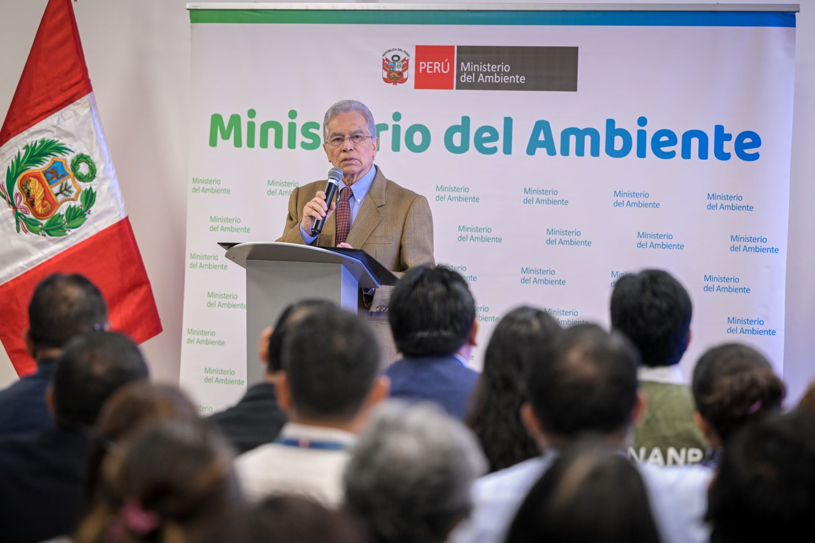 CAMBIOS. El ministro del Ambiente, Vladimiro Huaroc, señaló que la reorganización del sector se extenderá por cuatro meses.