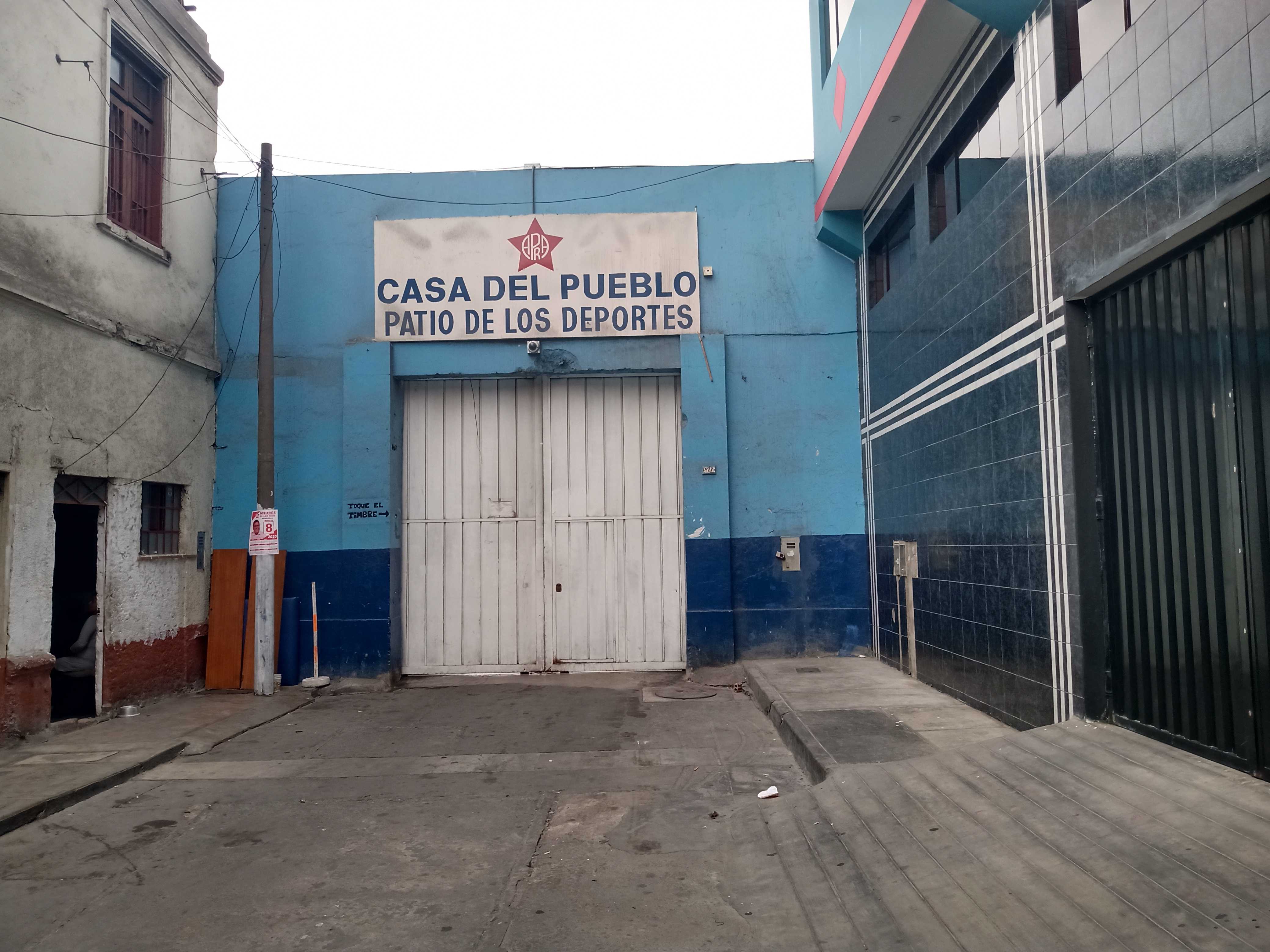 Local cerrado del Partido Aprista en la avenida Alfonso Ugarte