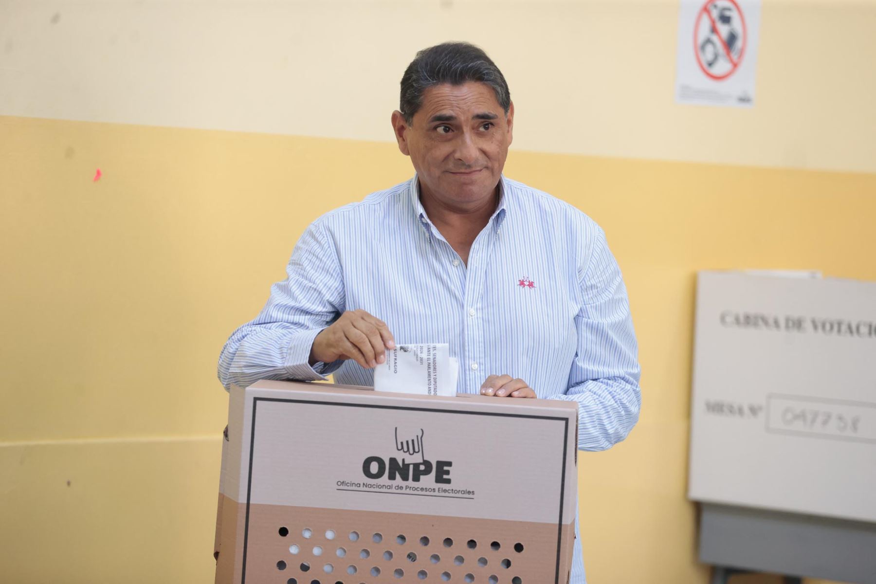 Carlos Alvarez