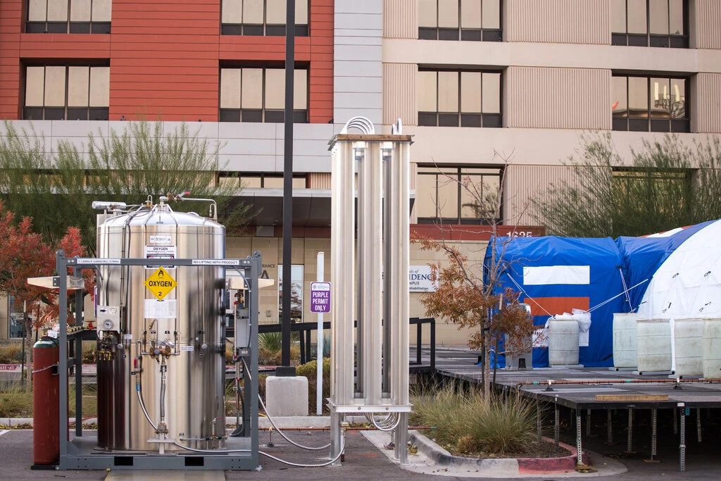 Tanques de oxígeno líquido en un hospital en El Paso, Texas, el 8 de noviembre de 2020. (Joel Angel Juarez/The New York Times)