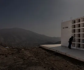 BÚSQUEDA DE VERDAD. Los restos del adolescente fueron sepultados en el cementerio El Paraíso, en lo alto de Manchay. Sus padres buscan esclarecer qué ocasionó su muerte.