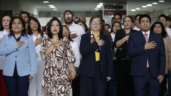 PERSONAJES. Al centro, viceministra Erika Valdivieso y ministra María Seminario en una actividad de la nueva gestión del Ministerio de la Mujer y Poblaciones Vulnerables.