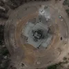 INCONCLUSO. A dos meses de la paralización de las obras, la remodelación del Campo de Marte ha dejado tras de sí intervenciones sin terminar y árboles muertos.