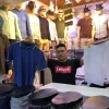 COMPETENCIA. Gabriel Quispe confecciona con materiales peruanos para garantizar la calidad pero debe competir con prendas importadas de bajo costo.