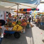 SACRIFICIO. Los vendedores de los exteriores del mercado de Piura dijeron que seguirán trabajando en los próximos días, pues es su manera de subsistir