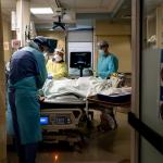 Un equipo médico atiende a un paciente con Covid-19 en el Hospital Metodista de Houston, 5 de julio de 2020. 