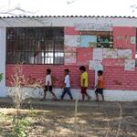 LARGA ESPERA. Los alumnos del colegio Genaro Martínez, de Pedregal Grande (Piura), se preguntan cuándo reconstruirán su centro educativo.  