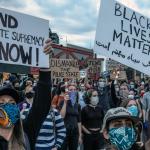 PROTESTAS. Manifestaciones en Brooklyn en junio por la muerte de George Floyd a manos de la policía.
