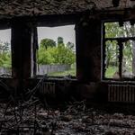 UCRANIA. Los restos carbonizados de una escuela en el pueblo de Bohdanivka, al noreste de Kiev, el mes pasado.