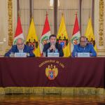 NEXOS. De izquierda a derecha, Raúl Fernández, Renzo Reggiardo y Hans Caiazza presentan las acciones legales por temas electorales. Los dos primeros son militantes de Renovación Popular.