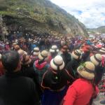 ACTORES. Edison Vargas Huamanga, en la foto con sombrero y polo rojo, asumió el liderazgo en Fuerabamba tras la detención del presidente comunal Gregorio Rojas Paniura.
