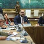 PRESENTACIÓN. Ministro Daniel Alfaro acudió a Comisión de Educación por la polémica en torno a los contenidos de los textos escolares sobre terrorismo y género.