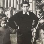 El poeta Reynaldo Naranjo con su hija Roxana en la Casa de Delfín, noviembre de 1968. Ahora ella se ha decidido a hacer pública una terrible denuncia en su contra.