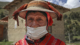 DESPROTEGIDOS. Los indígenas quechuas del Valle Sagrado de Cusco piden atención sanitaria urgente en sus comunidades.