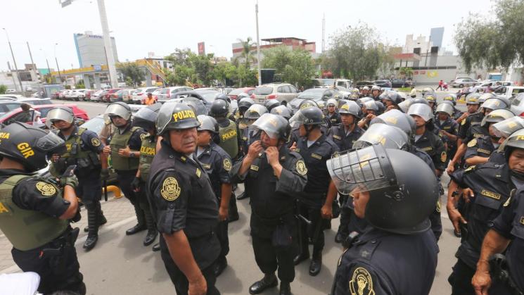 NORMA. El presidente del Congreso promulgó la norma de protección policial dejada por el Legislativo disuelto el año pasado