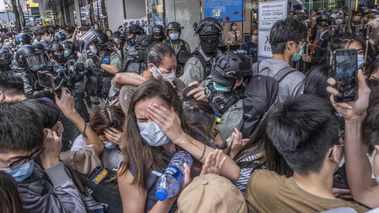 PRESIÓN. Protestas ciudadanas en Hong Kong, en julio de este año, contra la injerencia china.