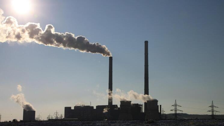Contaminación. Los países se han propuesto reducir la emisión de los gases de efecto invernadero para combatir la contaminación ambiental.