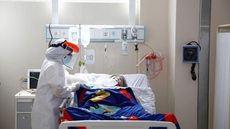 PANDEMIA. El próximo Gobierno deberá buscar soluciones viables al elevado número de contagios y muertes por Covid-19.